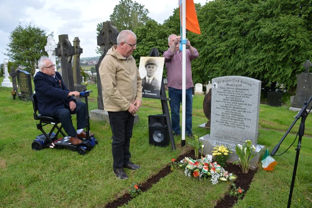 Archie Fleming laying flowers on behalf of the Derry Graves Association