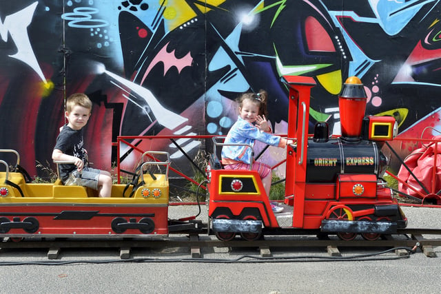 Oscar Curran (4) and Lauren Doherty (4) had fun on the Train Ride at last week’s Foyle Maritime Festival. DER2918GS050
