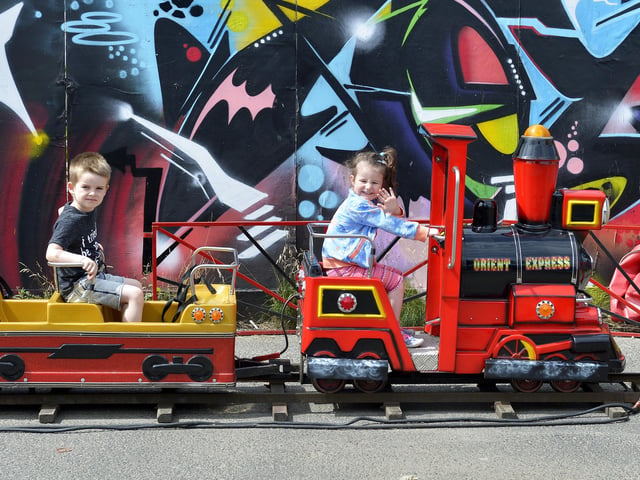 Oscar Curran (4) and Lauren Doherty (4) had fun on the Train Ride at last week’s Foyle Maritime Festival. DER2918GS050