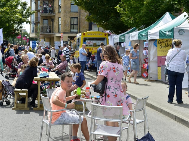 Enjoying the sunshine and a snack at the Foyle Maritime Festival last week. DER2918GS069