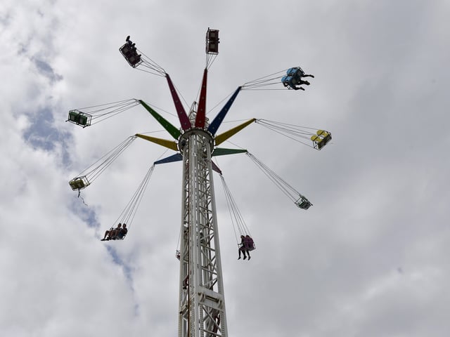 The ‘Sky Swing’  proved a popular attraction at the Foyle Maritime Festival last week. DER2918GS072