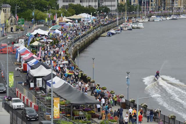 Large Crowds at a previous Maritime Festival. DER2818GS040