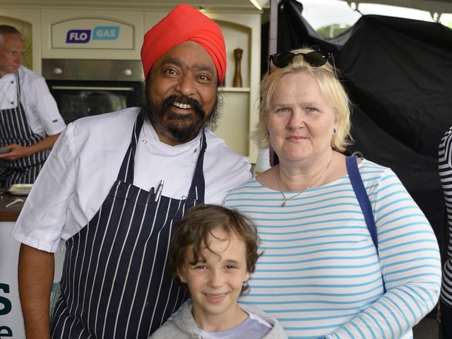 Finn McDaid and his aunt Siobhan Ashe pictured with celebrity chef Tony Singh at the Foyle Maritime Festive on Saturday afternoon last. DER2818GS054