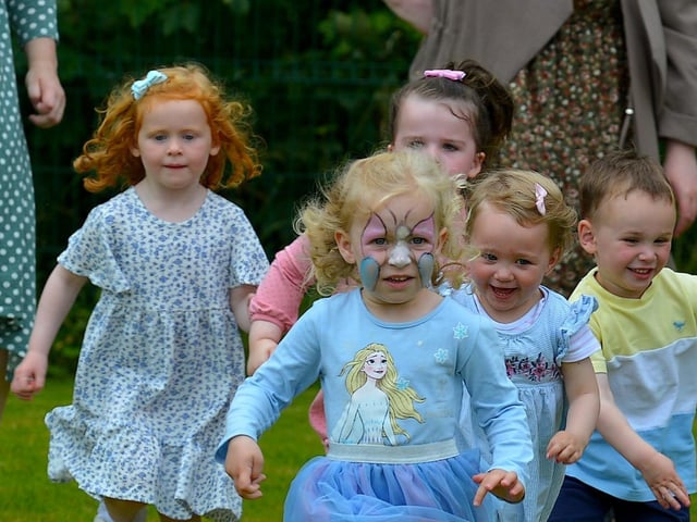 The three years old and under children’s race gets underway at the Muff Family Funday held on Sunday afternoon last. Photograph: George Sweeney. DER2228GS – 024
