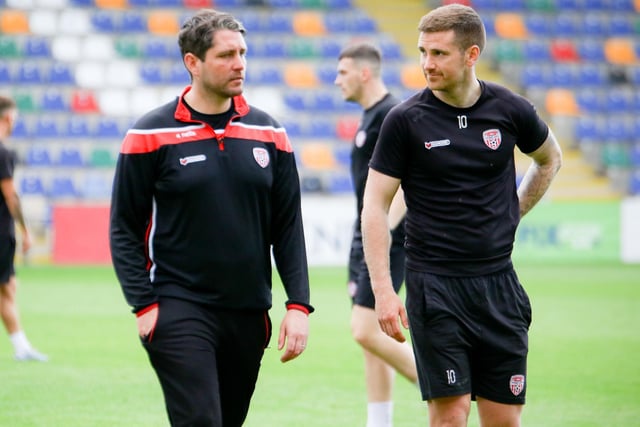 Derry City manager Ruaidhrí Higgins talks with Patrick McEleney, during tonight's training session, in Riga. Picture by Kevin Moore/MCI
