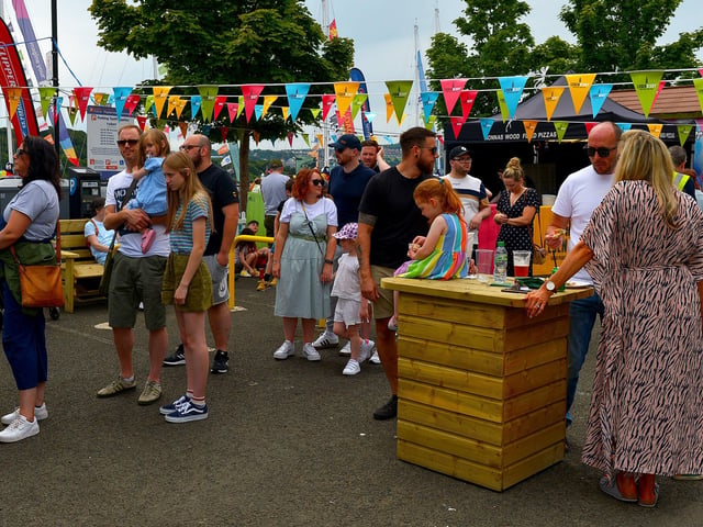 People queue for food from local venders at the Legenderry Street Food Festival held along the Foyle Embankment over the weekend. Photo: George Sweeney. DER2228GS – 032