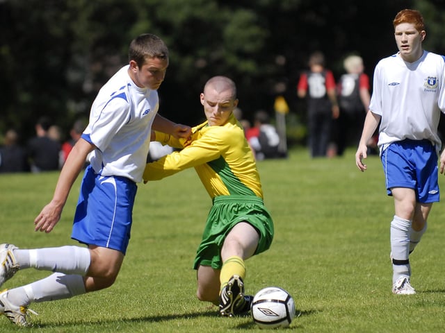A midfield tussle during the match between Derry & District Youth and Everton America under-16 sides at the Foyle Cup. LS30-204KM10