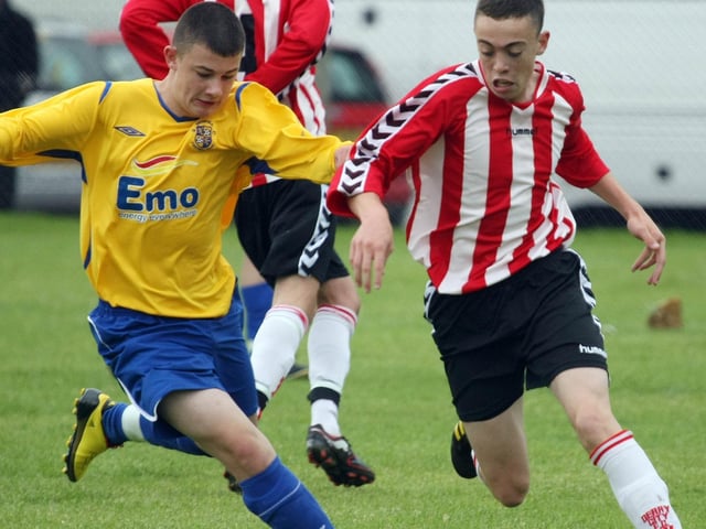 Nathan Boyle (Derry & District Youth) and Ryan Davidson (Newhill) go shoulder to shoulder in the sides U16 Plate Final clash at the Brandywell Showgrounds, during the Foyle Cup 2010.  2407GM04