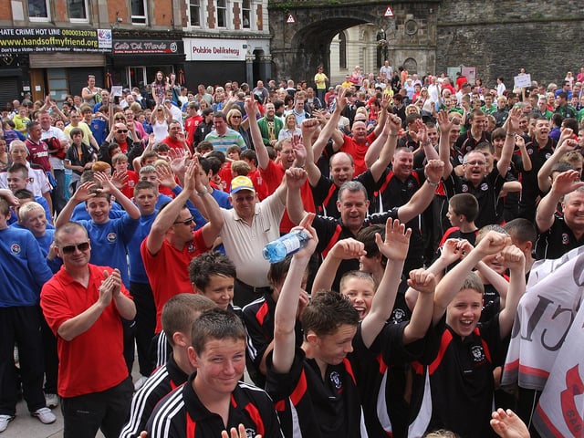 Teams gathered at Guildhall Square for the start of the Foyle Cup. LS2910-582MT.