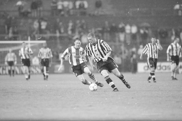 Newcastle United’s Steve Watson tries to steer clear of Derry City midfielder Tom Mohan at Lansdowne Road.