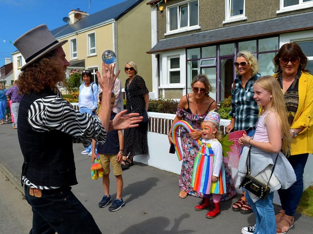 Street entertainment during the Clonmany Festival Parade held on Sunday afternoon last. Photo: George Sweeney.  DER2231GS – 004