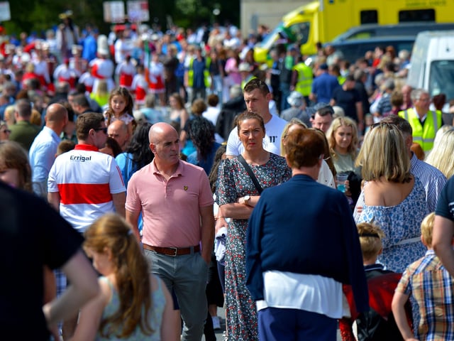 Hundreds of spectators turned out for the Clonmany Festival Parade held on Sunday afternoon last. Photo: George Sweeney.  DER2231GS – 017