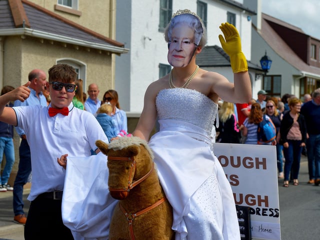 A Royal Family look alike at the Clonmany Festival Parade held on Sunday afternoon last. Photo: George Sweeney.  DER2231GS – 008