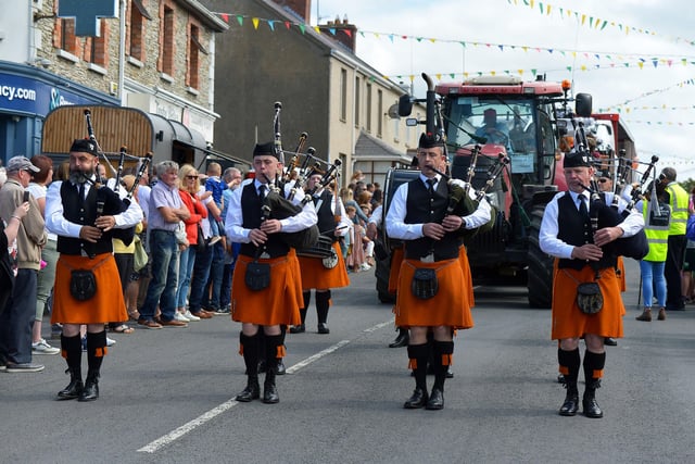 The Sion Mills Pipe Band took part in the Clonmany Festival Parade held on Sunday afternoon last. Photo: George Sweeney.  DER2231GS – 011