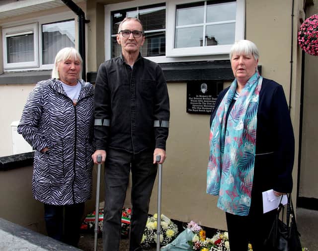 Hugh Brady with Kathleen Devenney and Margaret Brady, sisters of  Daniel Hegarty, at the unveiling of a plaque to mark the 50th anniversary of his killing by a British soldier. DER2231GS – 033