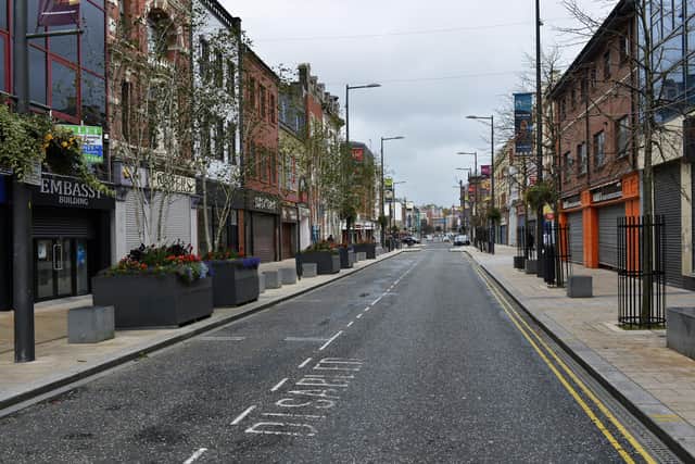 Monday 16th October 4pm, Derry in Lockdown: Deserted Strand Road. DER4117GS009