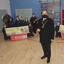 Mayor Brian Tierney with P7 pupils at St. Patrick's PS, Pennyburn, who took part in the Healthy Kidz Challenge. Included on left, Stephen McCallion, teacher, Gail Kinkead, Healthy Kidz Challenge organiser, and on right, Eamon Devlin, school principal. (Photo - Tom Heaney, nwpresspics)