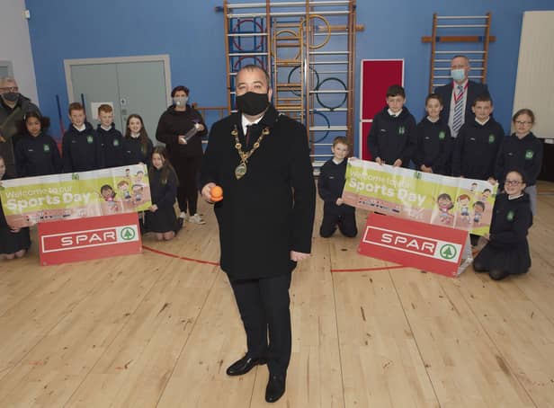 Mayor Brian Tierney with P7 pupils at St. Patrick's PS, Pennyburn, who took part in the Healthy Kidz Challenge. Included on left, Stephen McCallion, teacher, Gail Kinkead, Healthy Kidz Challenge organiser, and on right, Eamon Devlin, school principal. (Photo - Tom Heaney, nwpresspics)