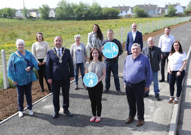 Infrastructure Minister Nichola Mallon announces £2.5 million for Greenway Development.
Infrastructure Minister Nichola Mallon and the Mayor of Derry and Strabane, Councillor Brian Tierney, with local community representatives, political representatives and stakeholders during a visit to the Strathfoyle Greenway development.
