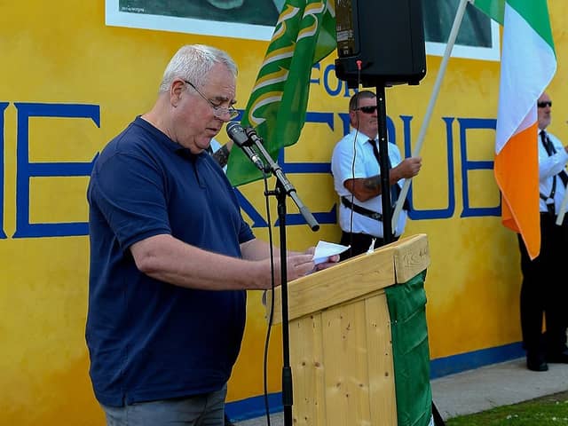 Independent Republican Richard O’Rawe speaking at the commemoration for the 1981 hunger strikers and the anniversary of Volunteers George McBrearty and Charles ‘Pop’ Maguire, held at Rathkeele Way on Sunday afternoon last.  DER2122GS - 009