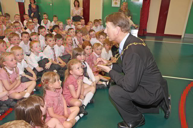 The Mayor Alderman Maurice Devenney, explains his chain of office to assembled pupils during his courtesy visit to Drumahoe primary school.