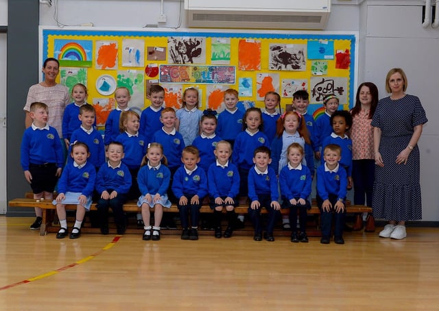 Mrs P. Loughran (on the right) pictured with her P1 class, St Paul’s Primary School, Derry. Included in the photo are classroom assistants Mrs M. Carlin and Miss C. Doran. DER2122GS – 021