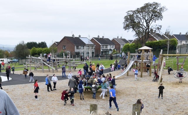 Strathfoyle Peoples Play Park. DER4117-114KM