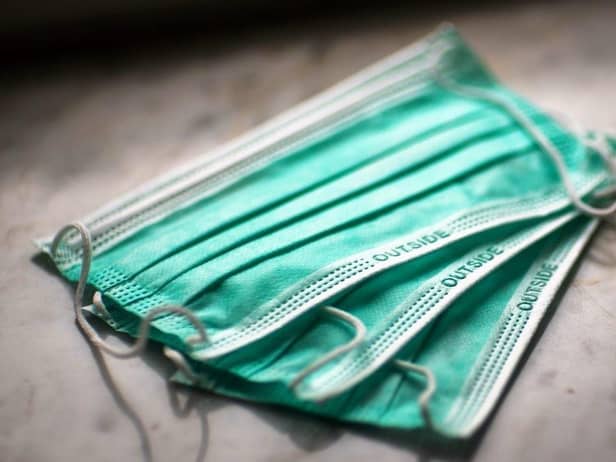 Masks reduce the spread of viruses.