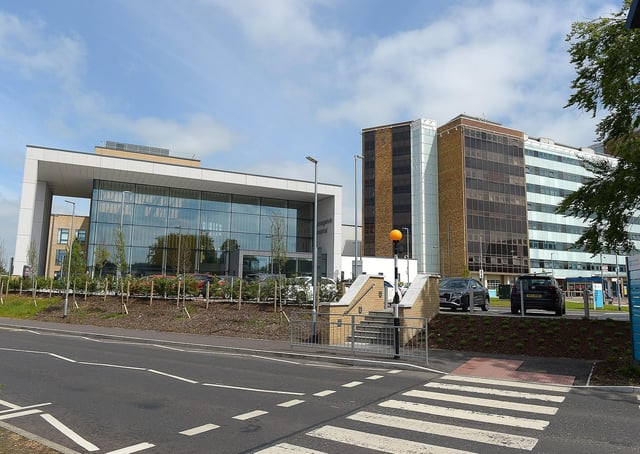 Altnagelvin Hospital. DER2126GS - 146