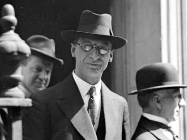 President of the First Dáil Éamon de Valera agreed the ceasefire in order to enter into negotiations with British Prime Minister David Lloyd-George about a withdrawal from Ireland.