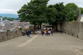 Grand Parade, Derry Walls.  DER2126GS - 061