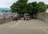 Grand Parade, Derry Walls.  DER2126GS - 061