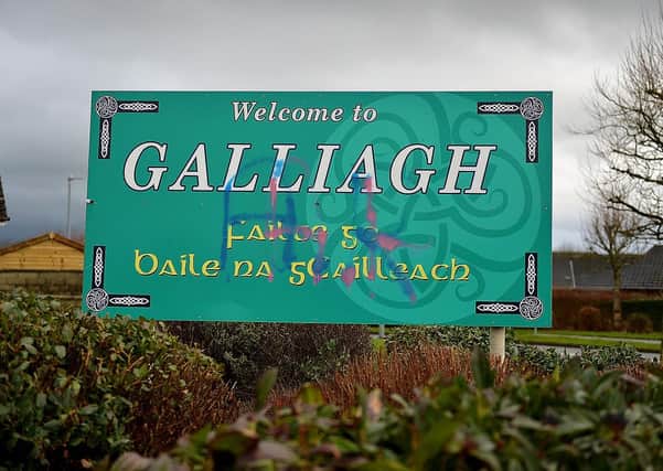 A sign at the entrance to the Gallaigh area of Derry. DER2107GS – 030