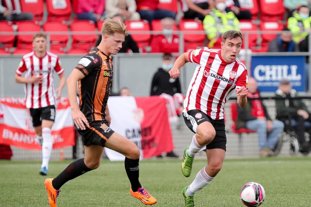 Derry City's Joe Thomson skips away from Dundalk defender Daniel Cleary. Picture by Kevin Moore/MCI