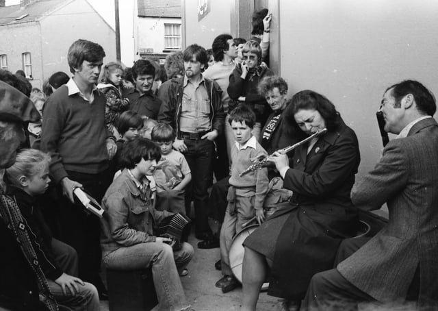 Young and old enoying the Fleadh.