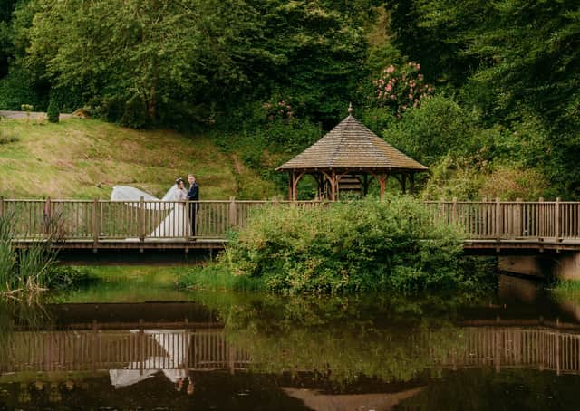 The wedding of Jason and Hannah. (jamesaikenphotography.com)