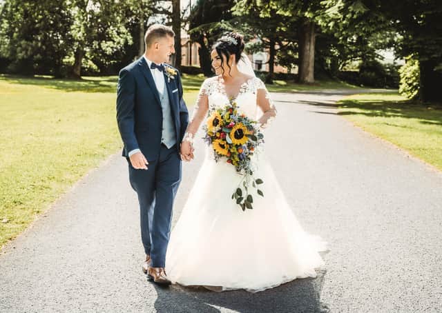 The wedding of Jason and Hannah. (jamesaikenphotography.com)