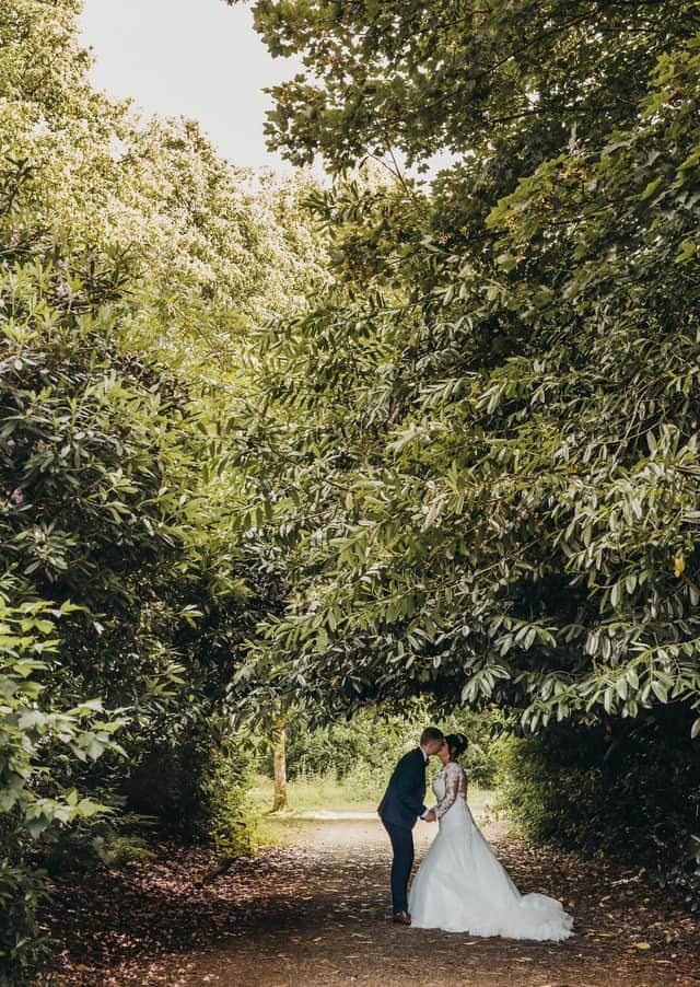 The wedding of Jason and Hannah. (jamesaikenphotography.com)
