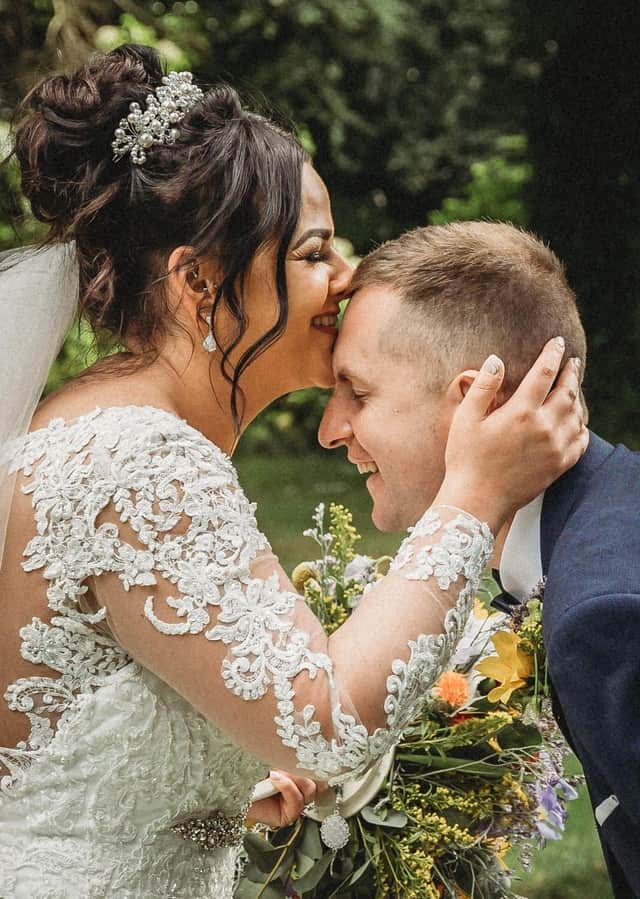The wedding of Jason and Hannah. (jamesaikenphotography.com)