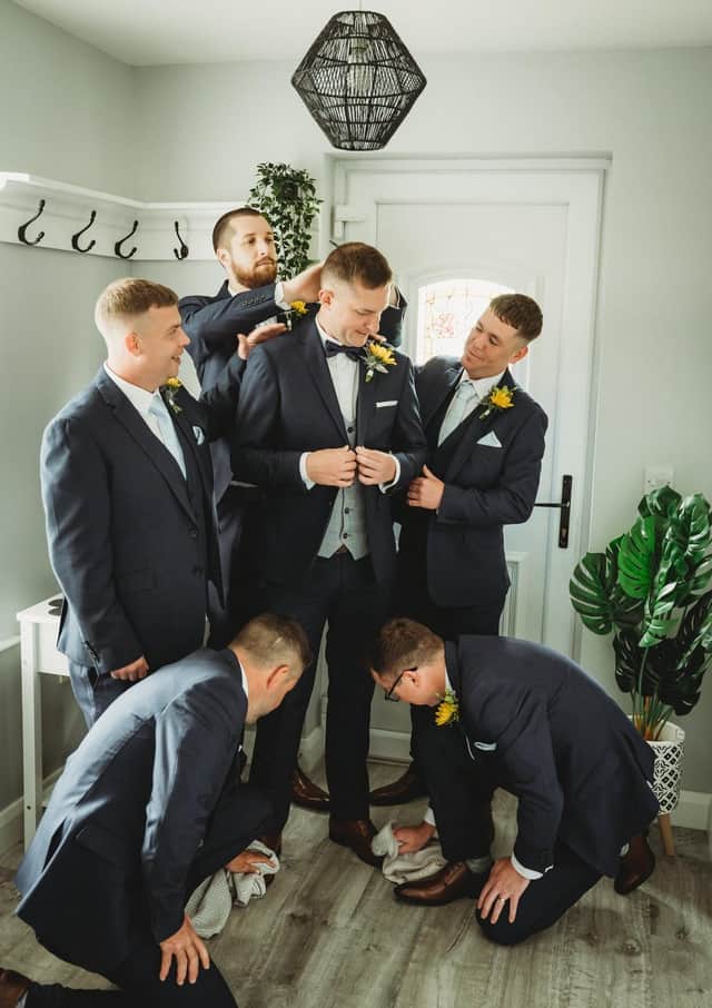 The wedding of Jason and Hannah. (jamesaikenphotography.com)
