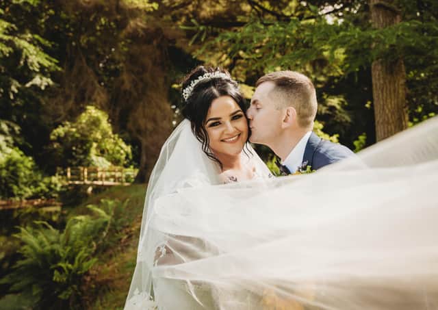 The wedding of Jason and Hannah. (jamesaikenphotography.com)
