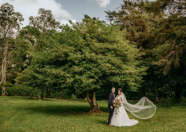 The wedding of Jason and Hannah. (jamesaikenphotography.com)