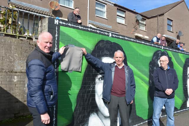 Terry Doherty, Malachy McCreesh and Kevin McGettigan unveiling the mural.