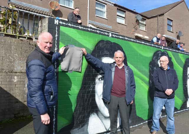 Terry Doherty, Malachy McCreesh and Kevin McGettigan unveiling the mural.