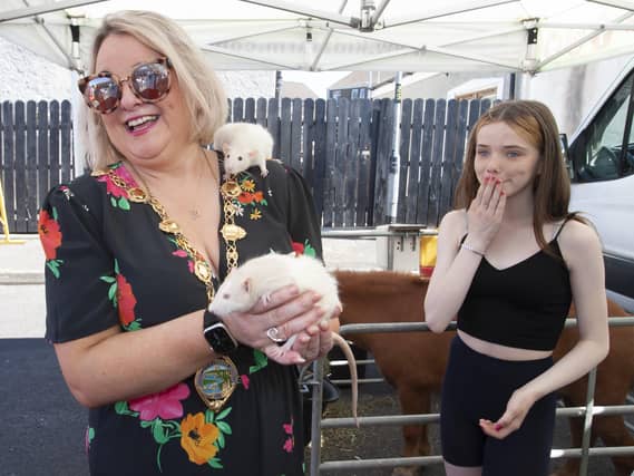 Sandra and Stewarty meet the Mayor. . . .at Thursday's Leafair Summer Fun Day.