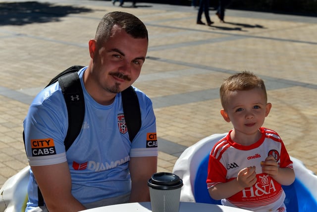 Fiachra Carton and his dad Kyle enjoy the hot weather in Derry yesterday afternoon.  Photo: George Sweeney.  DER2232GS – 024
