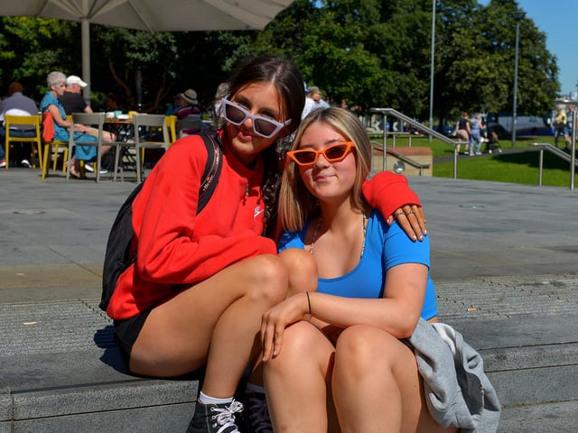 Friends Cara Johnston and Abaigh Carlin enjoy the sunshine and warm temperatures in Derry yesterday afternoon.  Photo: George Sweeney.  DER2232GS – 019
