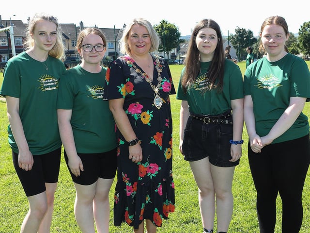 Mayor Sandra Duffy with the EA Youth Service Play team, at the Teddy Bears picnic held in the Shantallow Playpark. From left are Cara McCauley, Cara-Leigh Doherty and from right Nicole and Cara Donegan. (Photo - Tom Heaney, nwpresspics)