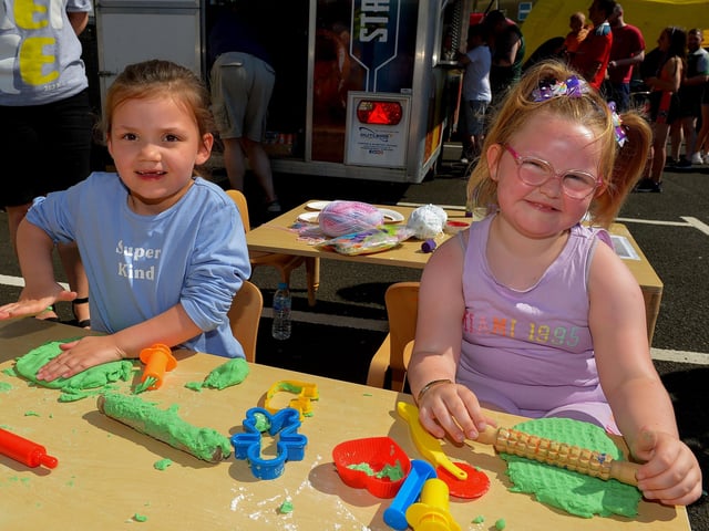 Saoirse and Leah pictured at the Gasyard Féile’s Big Bog BBQ on Saturday afternoon last.  Photo: George Sweeney.  DER2232GS – 073