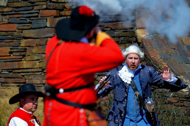 James II gets shot at by a Walled City defender at the Relief of Derry Pageant held during Saturday’s Relief of Derry Celebrations.  Photo: George Sweeney.  DER2232GS – 049